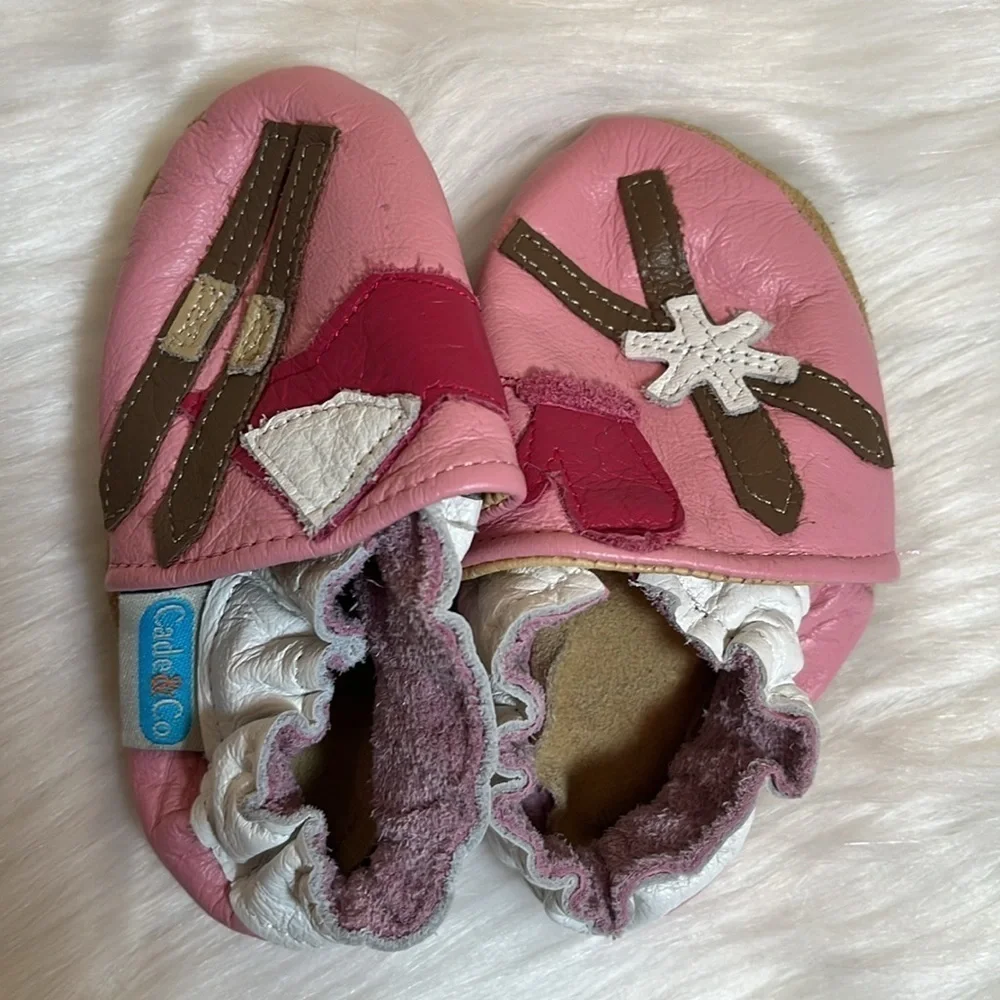 Cade & Co Ski Patrol Pink Leather Soft Suede Sole Shoes
